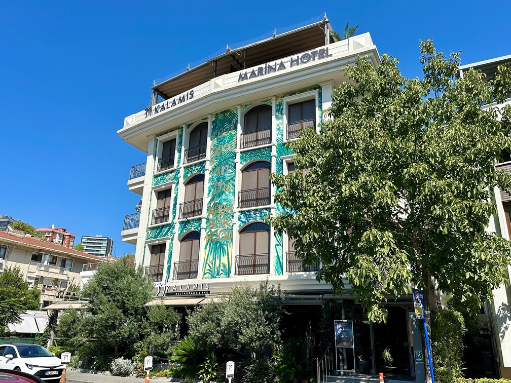 Urban & Oasis Meeting Room - Gallery Image