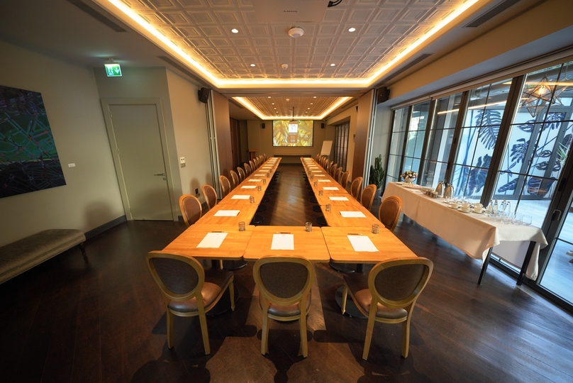 Urban Meeting Room - Gallery Image