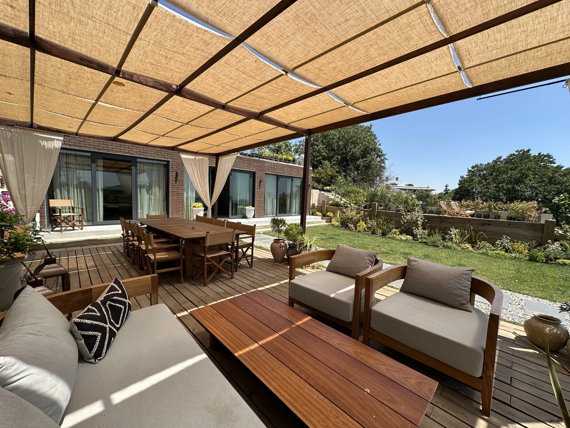 Deck Area - Gallery Image