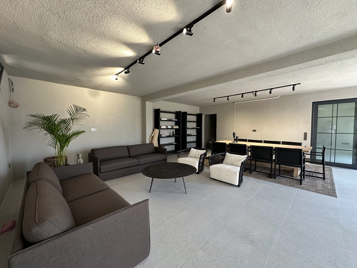 Meeting Area - Room Image