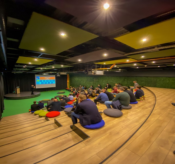 Performance Hall - Oda Görseli