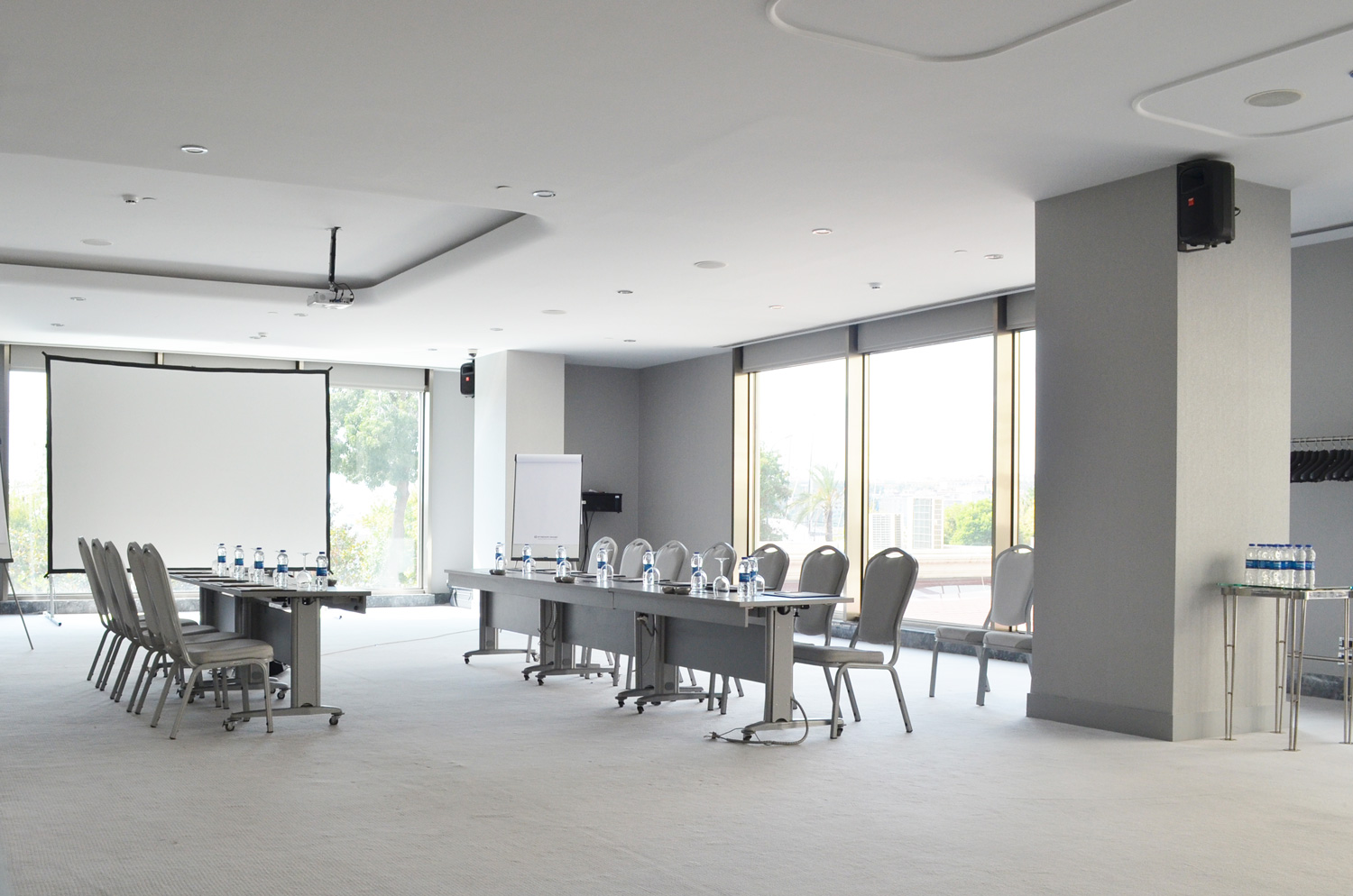 Europe 2 Hall - Gallery Image