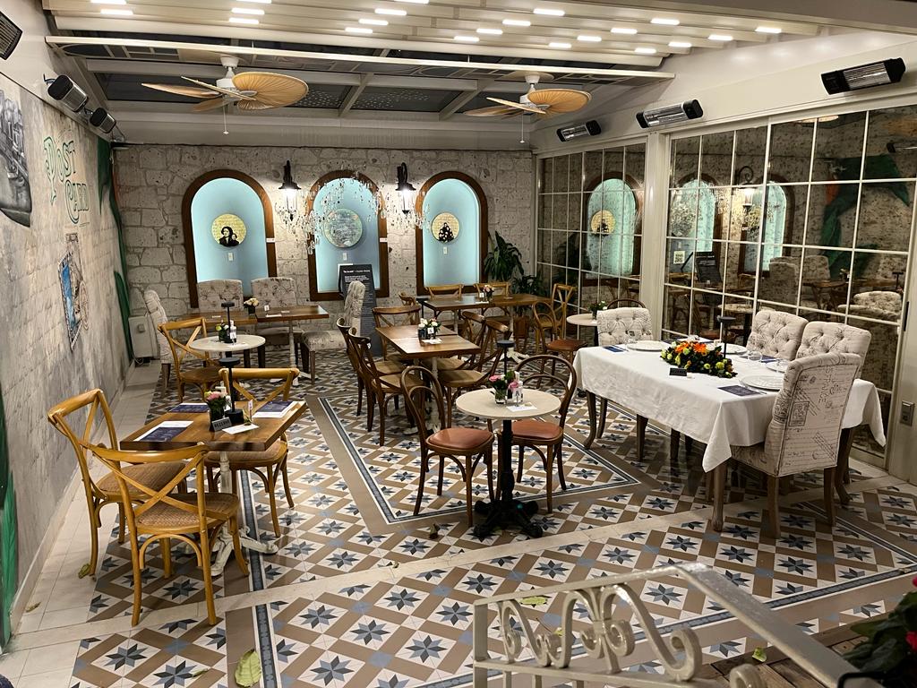 Courtyard - Gallery Image