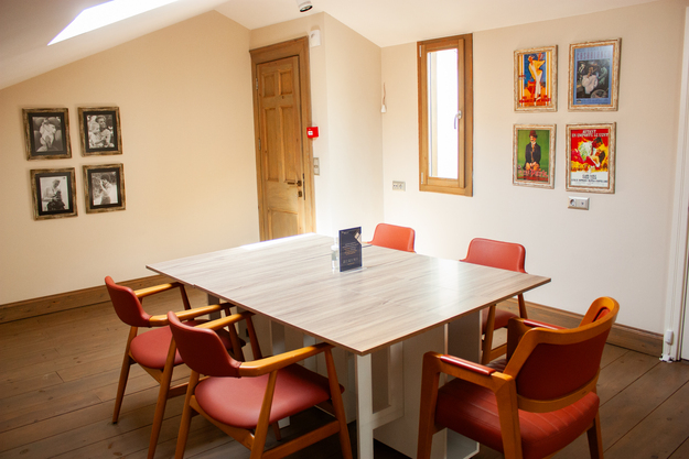 Calm Room - Gallery Image