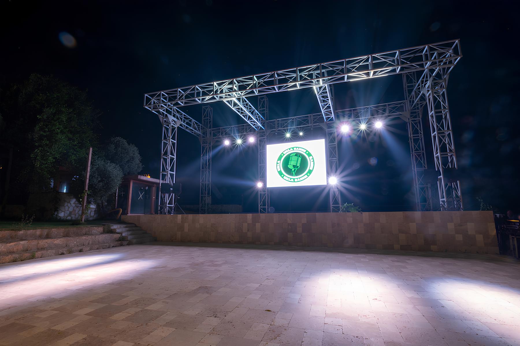 Big Stage - Gallery Image