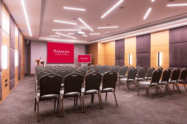 Club E - Gallery Image