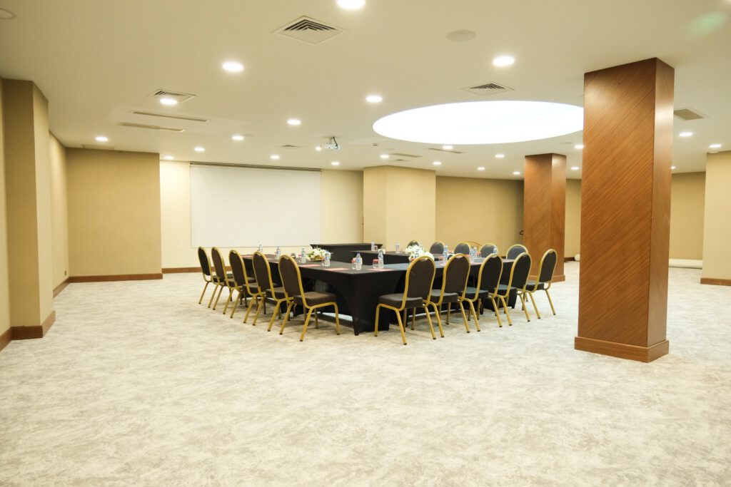 Cedar Meeting Room
