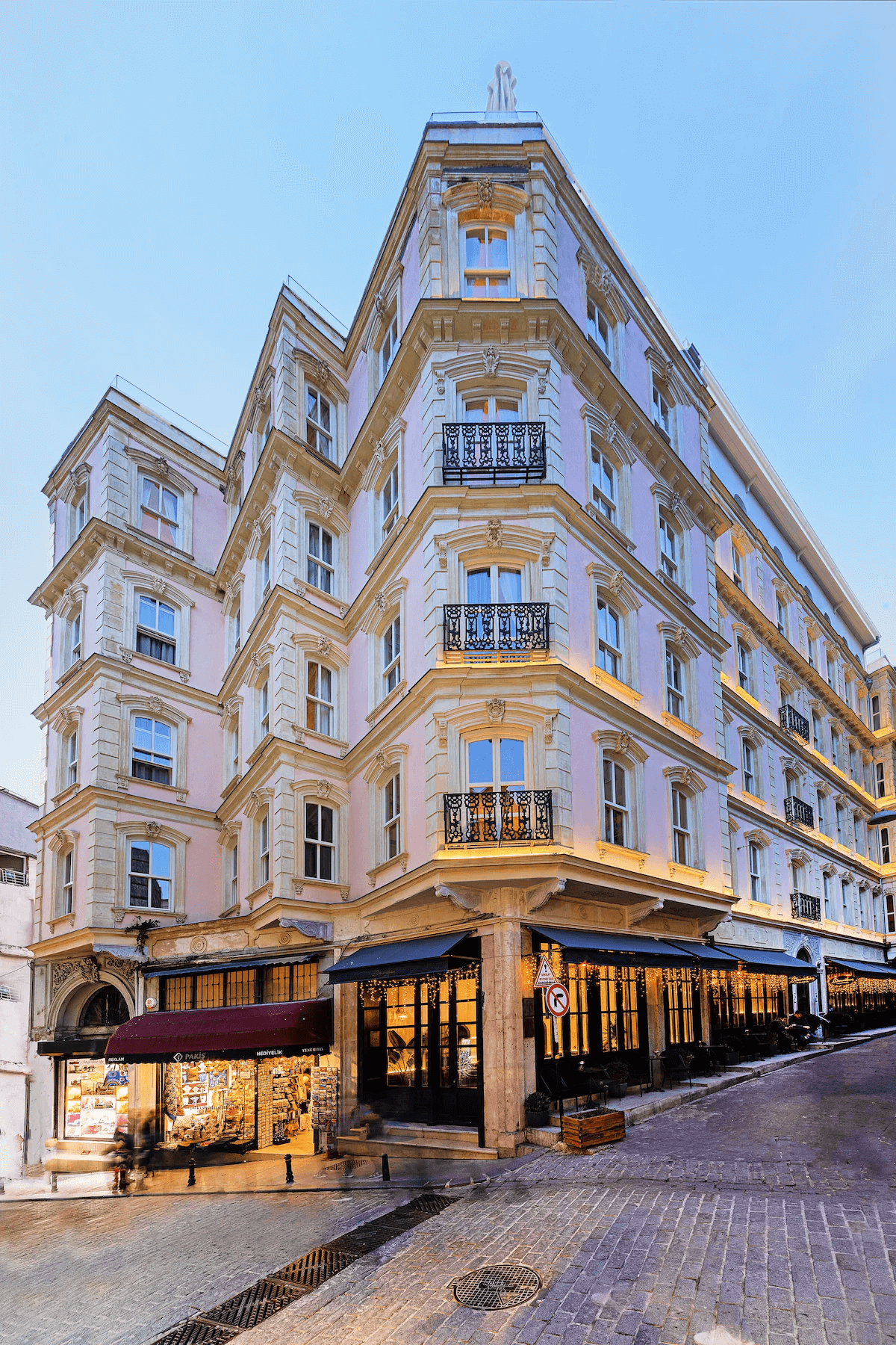 Stella Barnathan Meeting room - Gallery Image