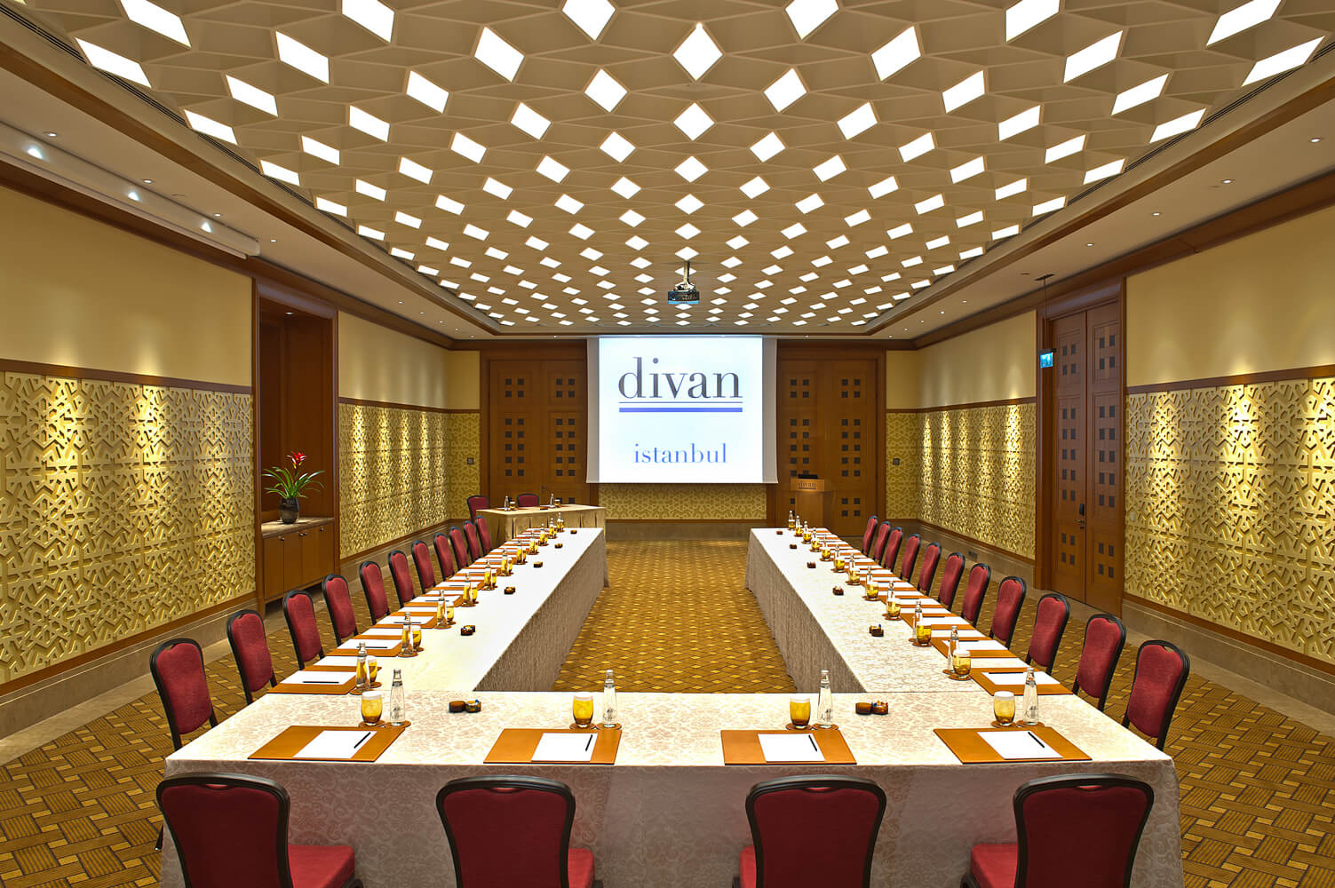 Divan Meeting Room I - Room Image