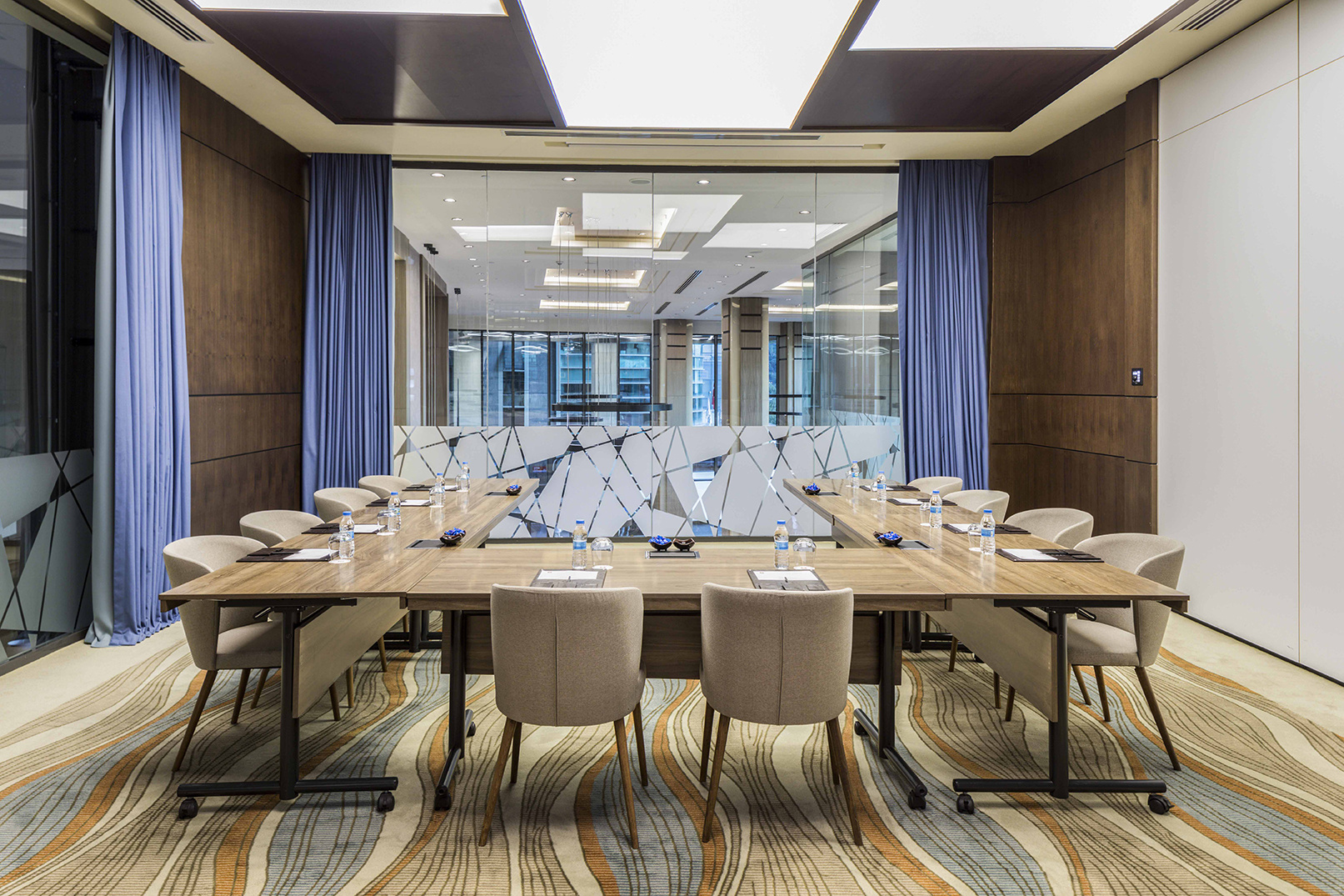 Dolmabahçe Toplantı Salonu - Oda Görseli