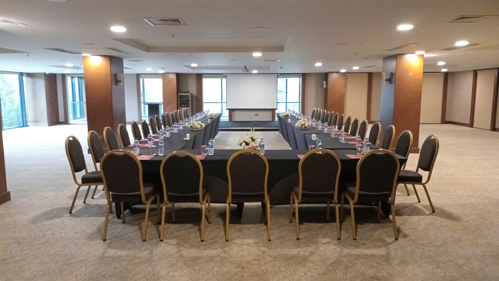 Erguvan Toplantı Odası - Galeri Görseli