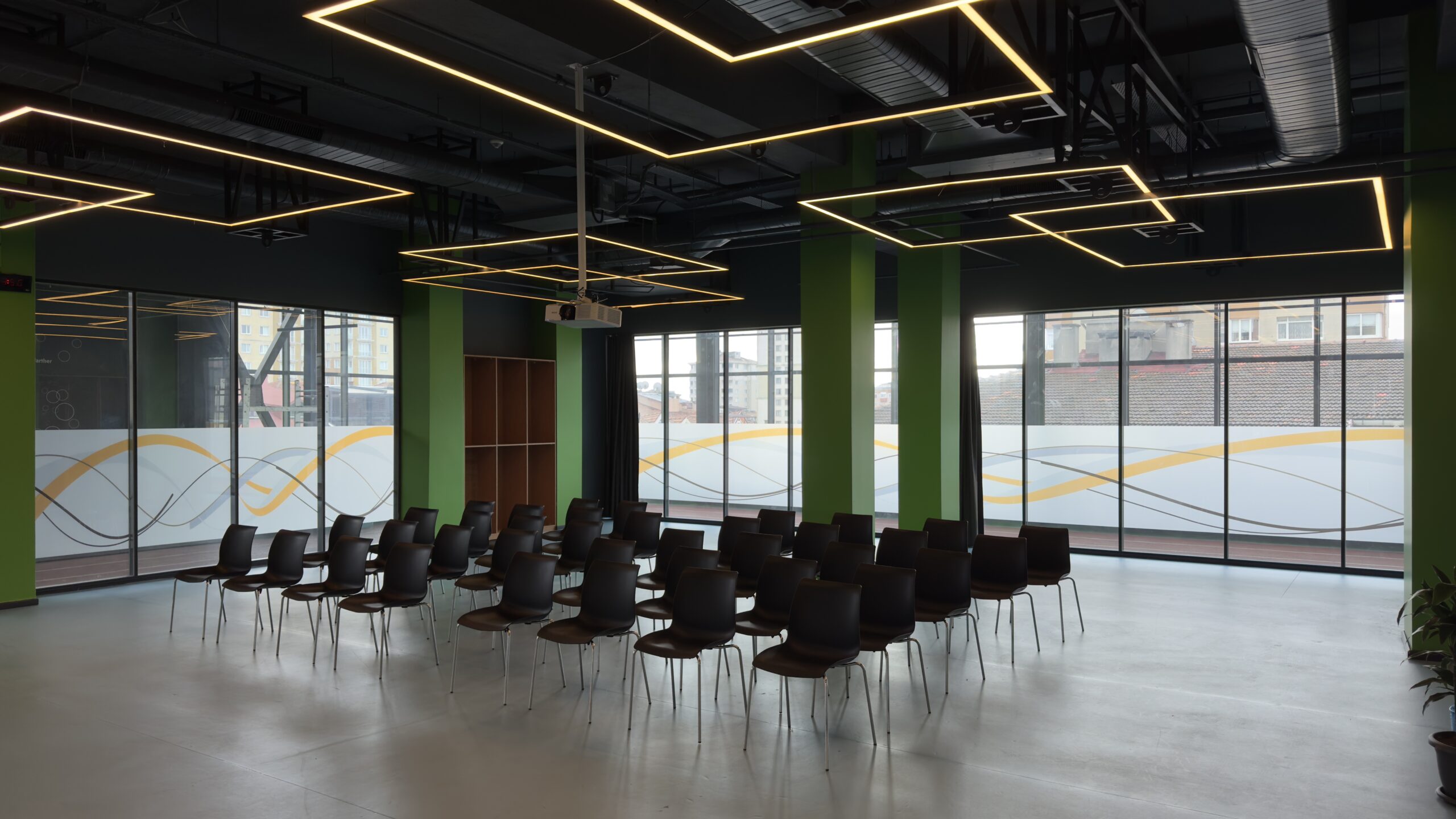 Large Seminar Area - Gallery Image