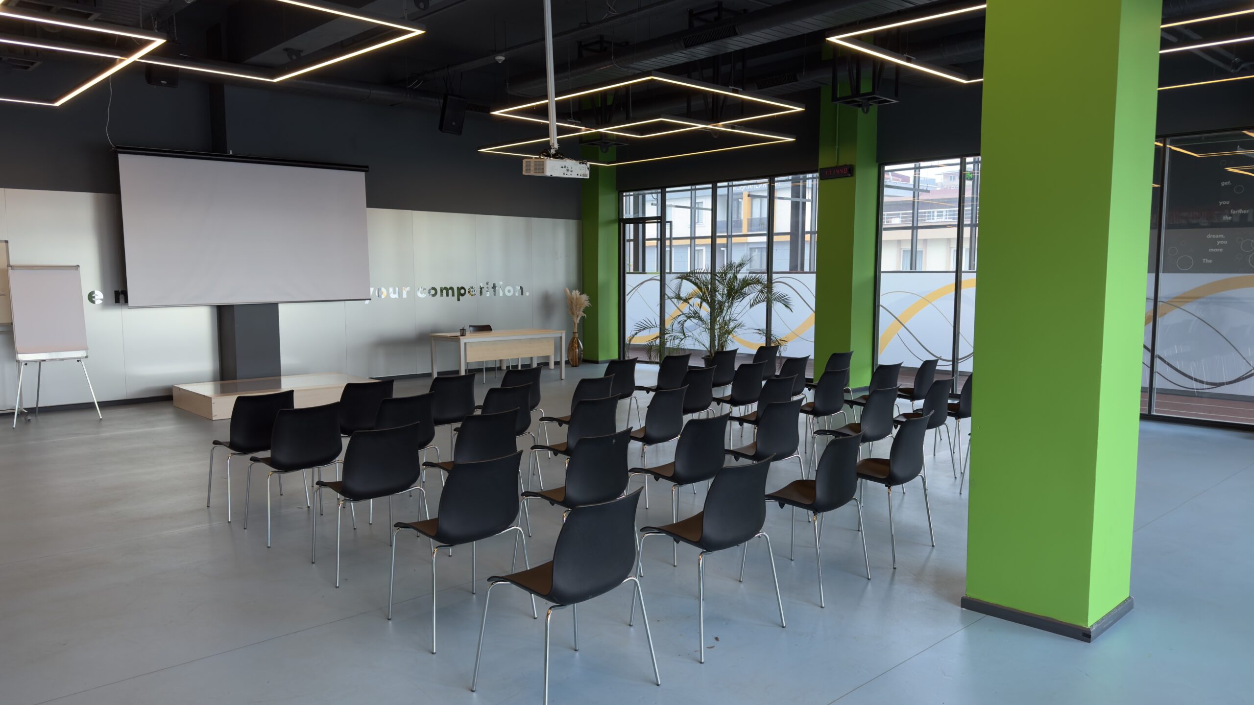 Large Seminar Area - Gallery Image