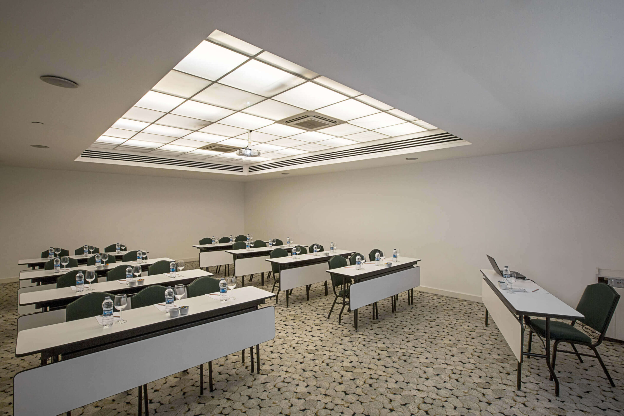 Meeting Room 4 - Oda Görseli