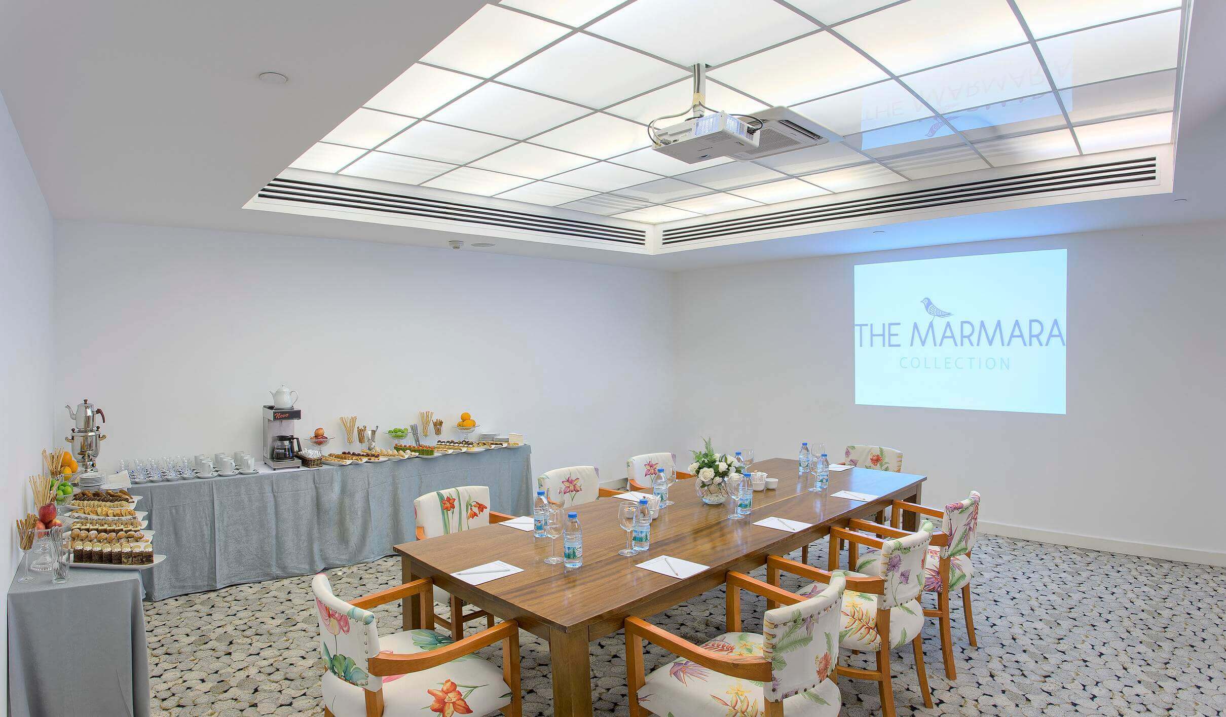 Meeting Room 5 - Oda Görseli