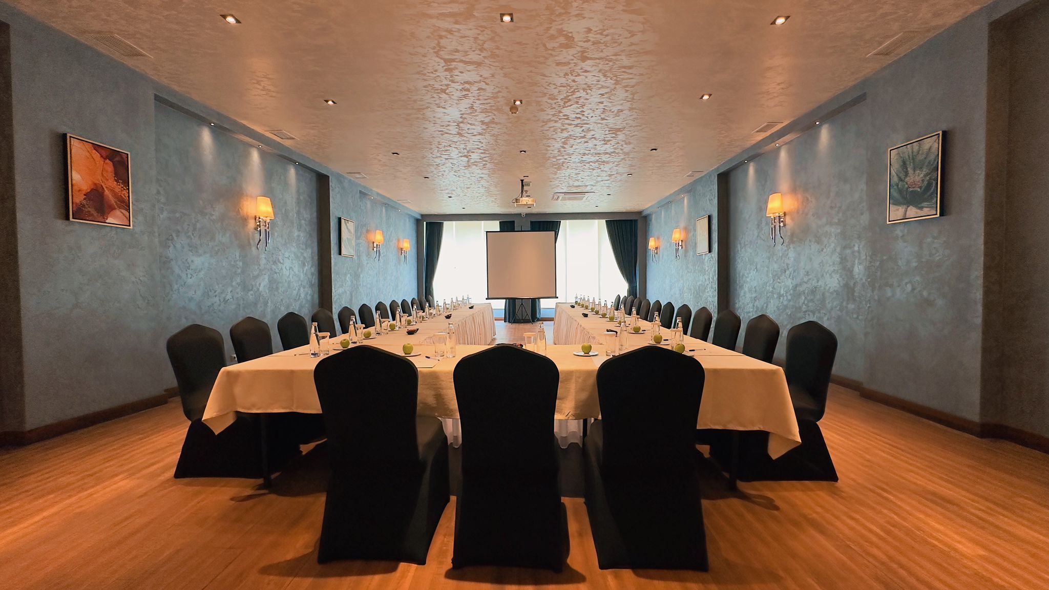 Neva Lounge Lounge - Room Image