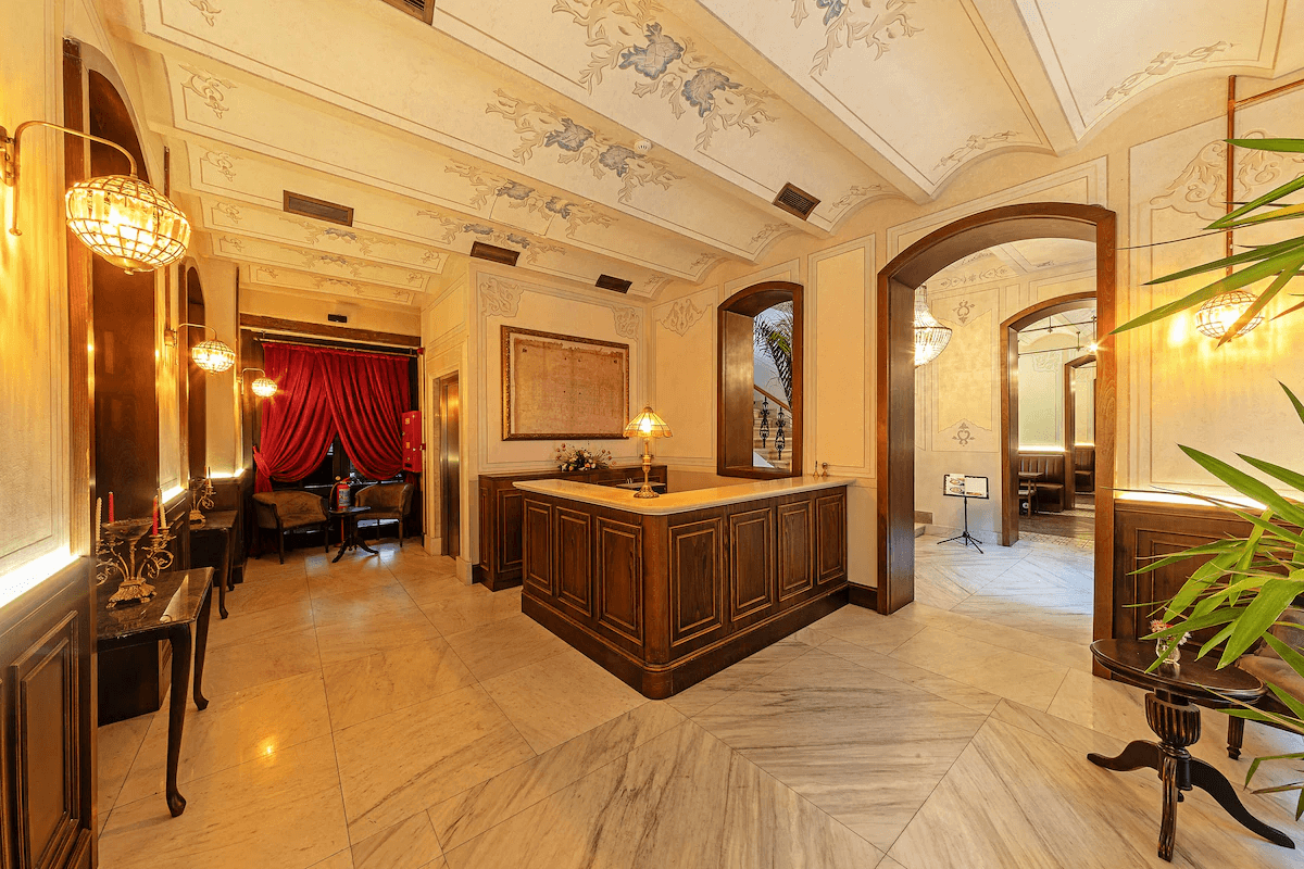 Stella Barnathan Meeting room - Gallery Image