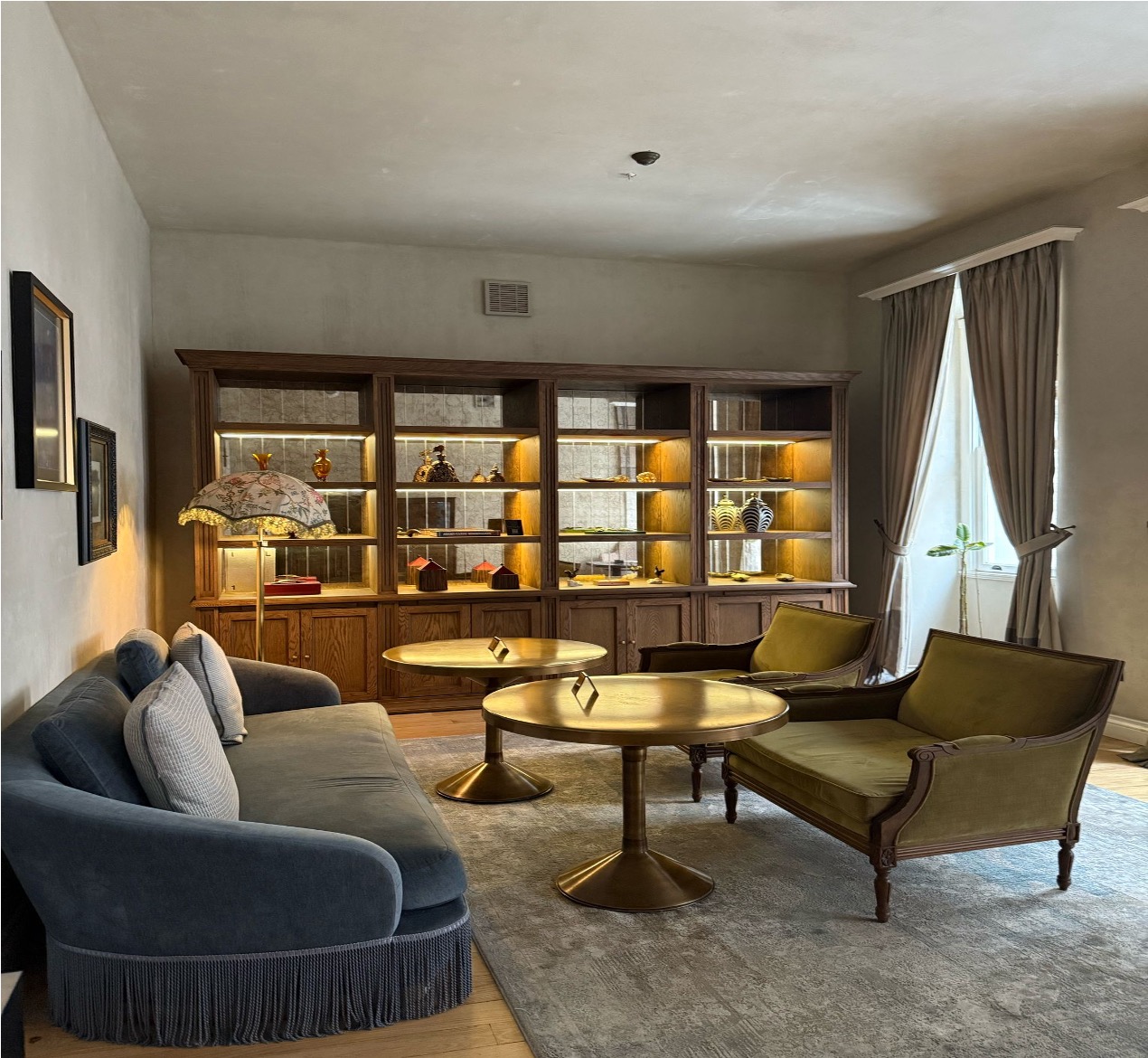 Adahan DeCamondo Pera, Autograph Collection