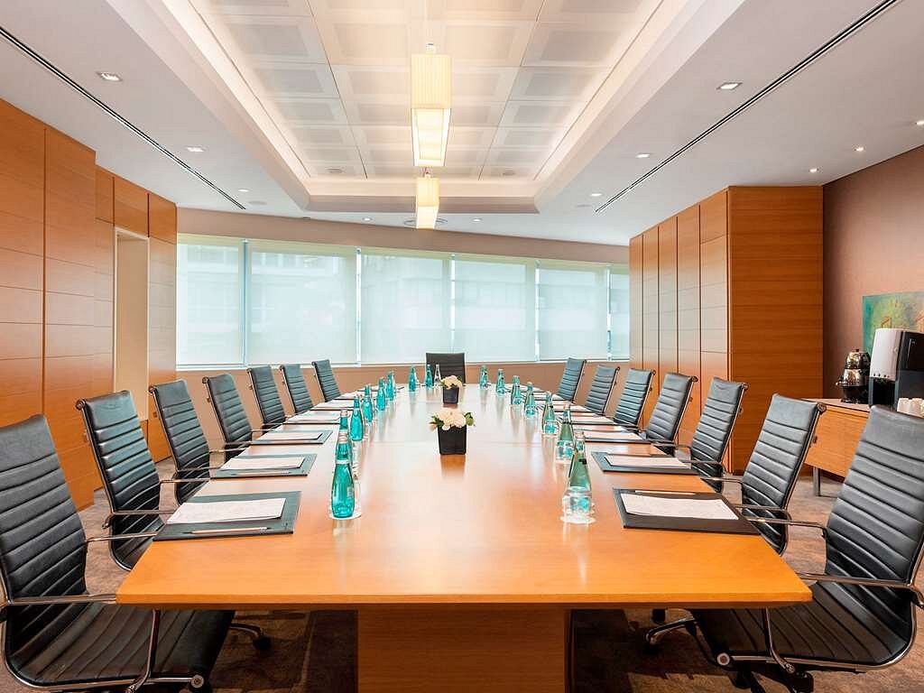 Bayraklı Toplantı Salonu - Oda Görseli