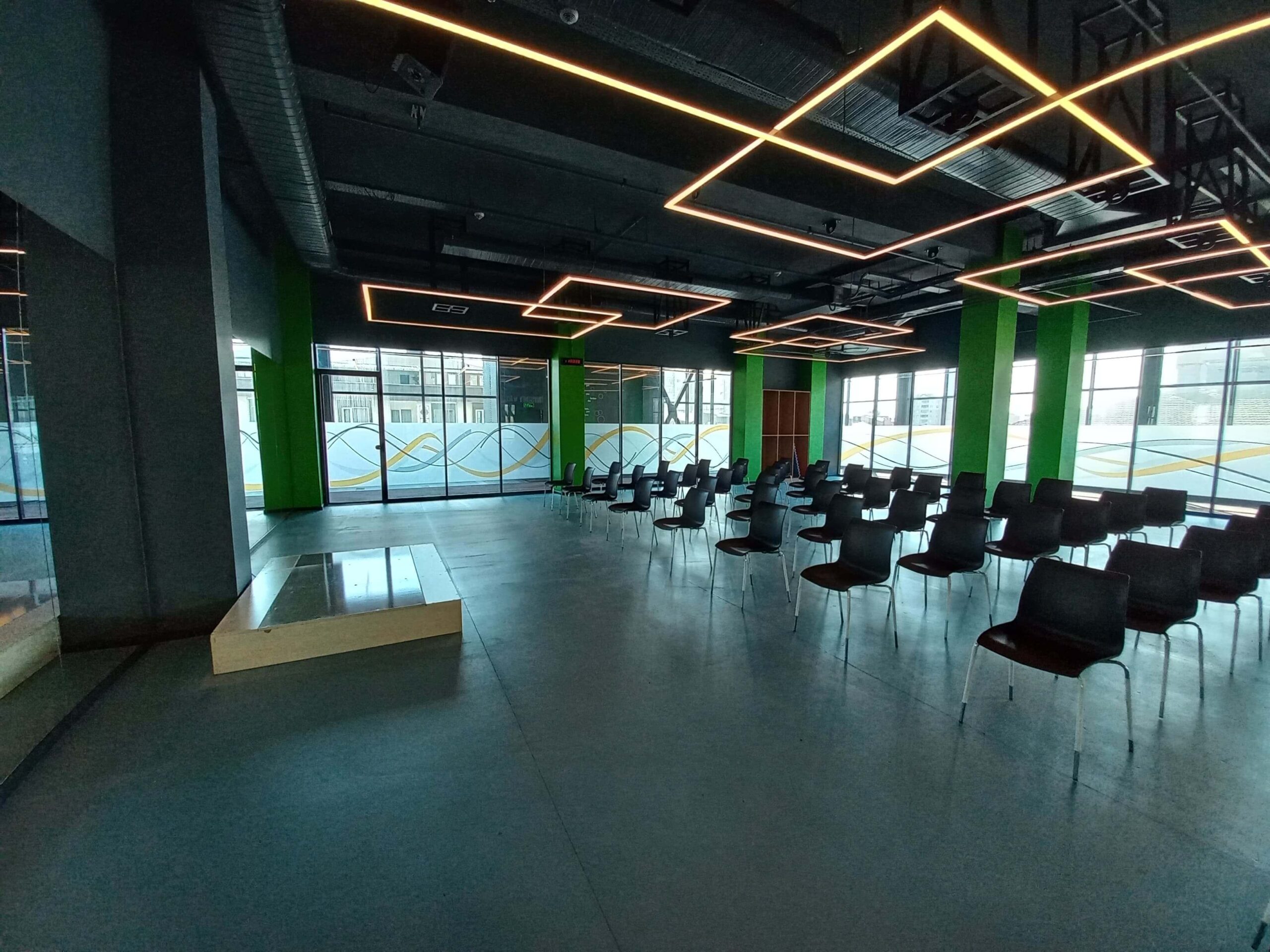 Large Seminar Area - Gallery Image