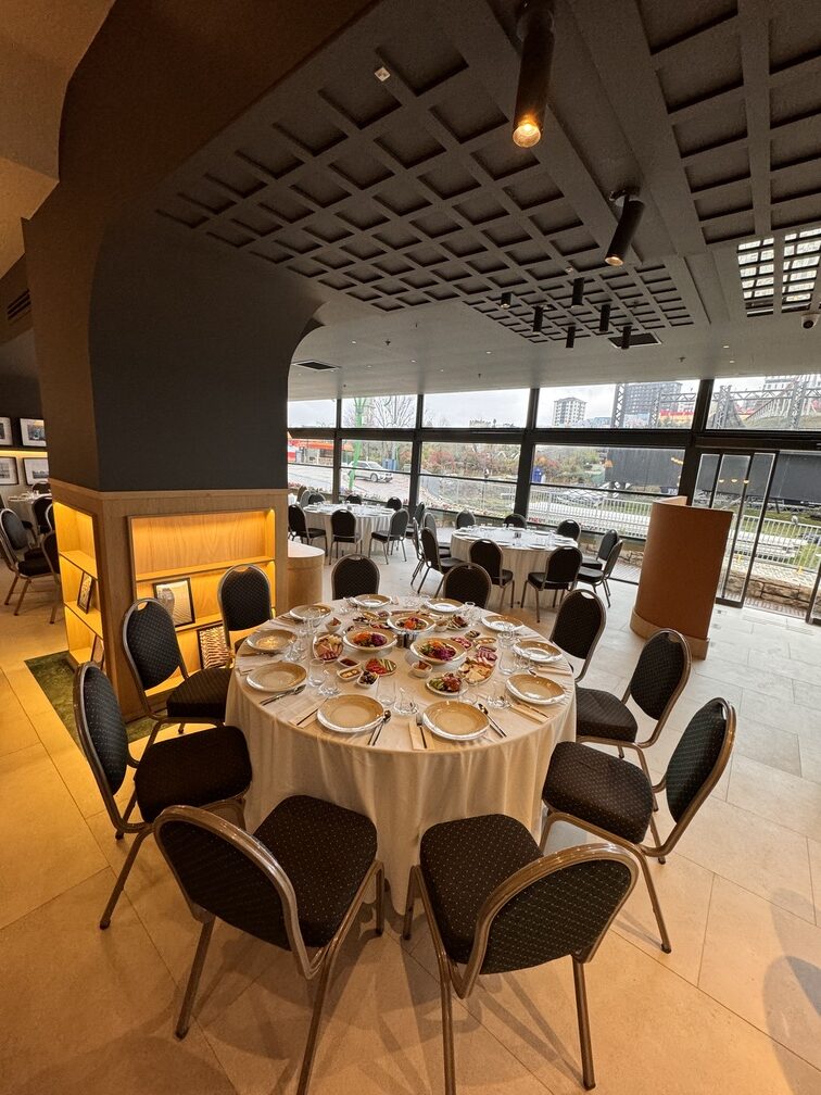 Via Lounge - Gallery Image