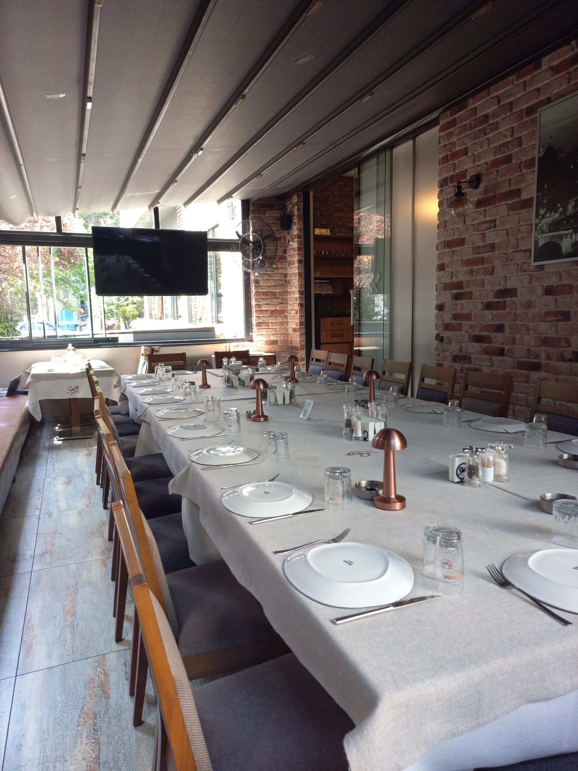 VIP Glass Lounge - Gallery Image