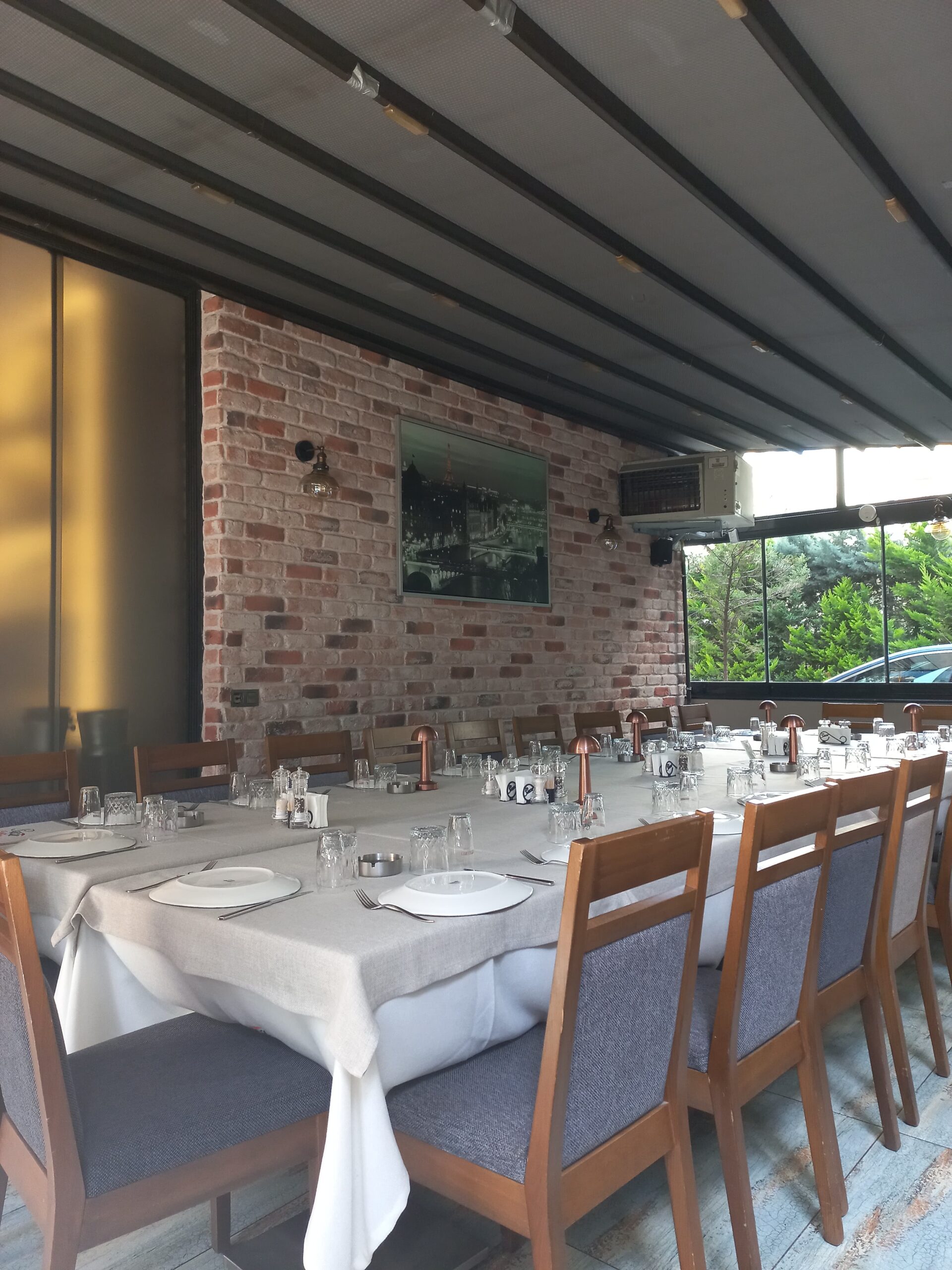 VIP Glass Lounge - Gallery Image