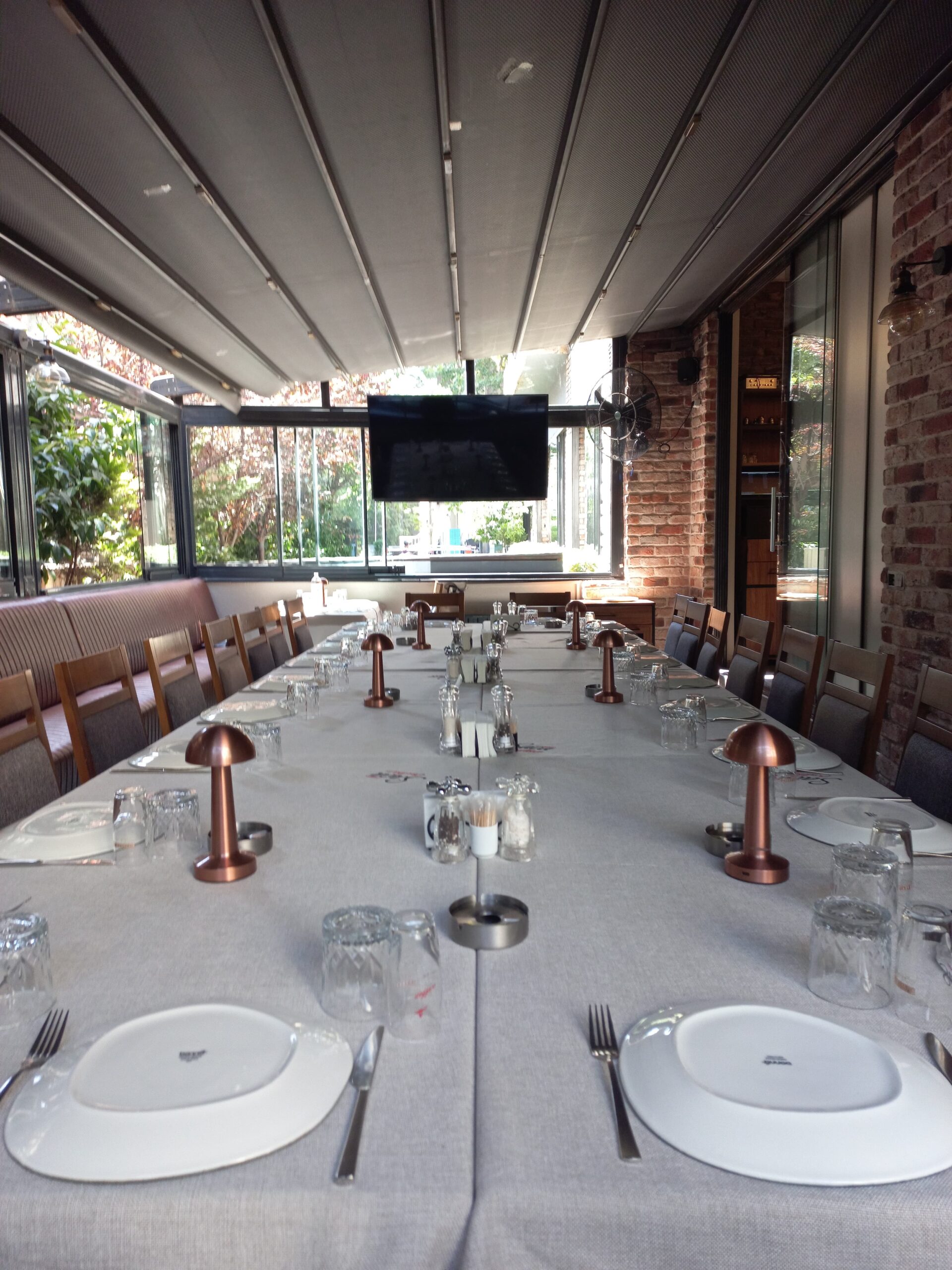 VIP Glass Lounge - Gallery Image