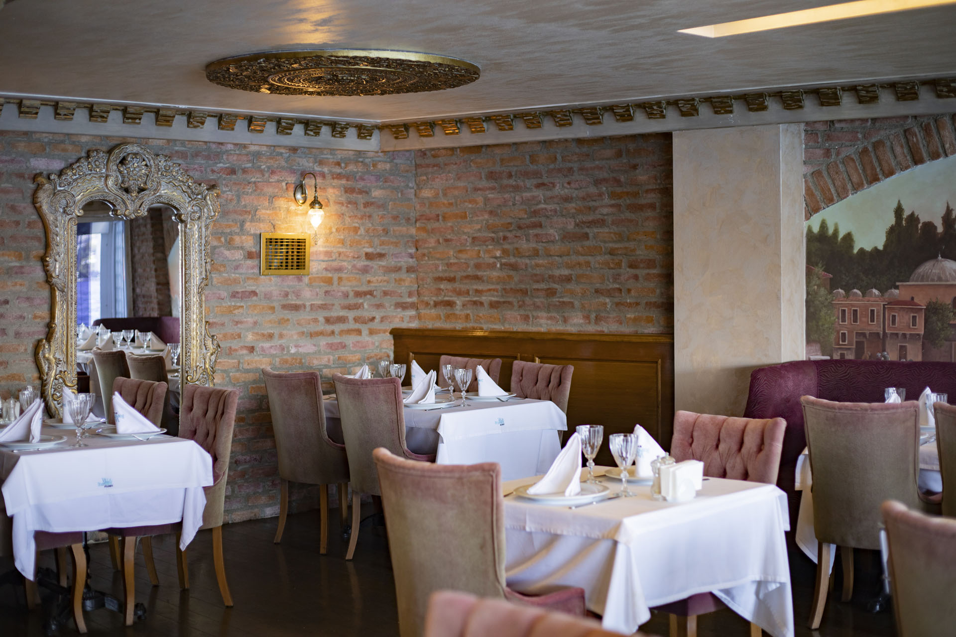 VIP Lounge - Gallery Image