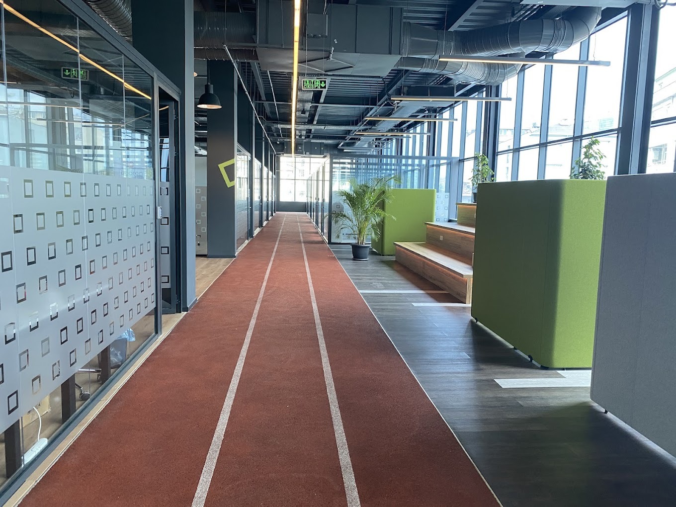 Large Seminar Area - Gallery Image