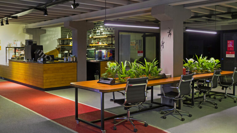 W'Share Meeting Room - Gallery Image