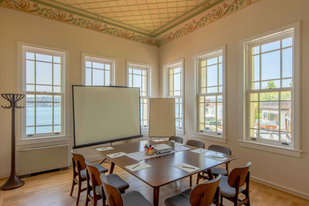 Yakut Toplantı Odası