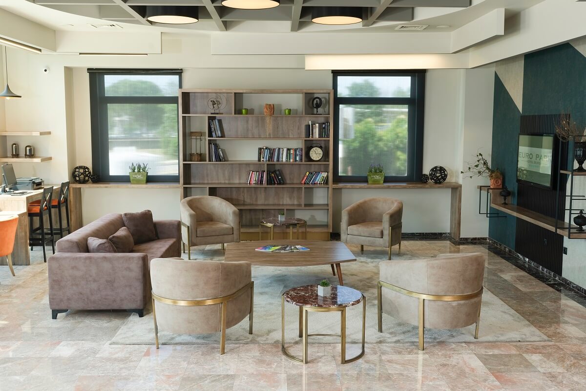 Pynthia Hall - Gallery Image